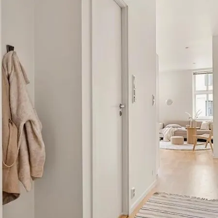 Centrally Located - Beautiful & Bright *