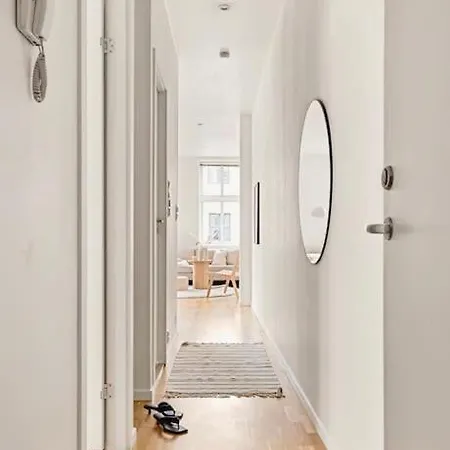 Lejlighed Centrally Located - Beautiful & Bright