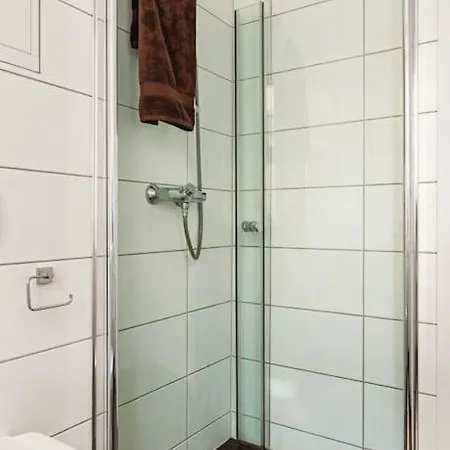 Centrally Located - Beautiful & Bright Lejlighed Bergen