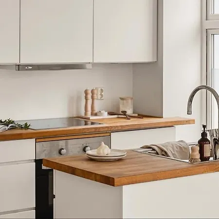 Centrally Located - Beautiful & Bright *