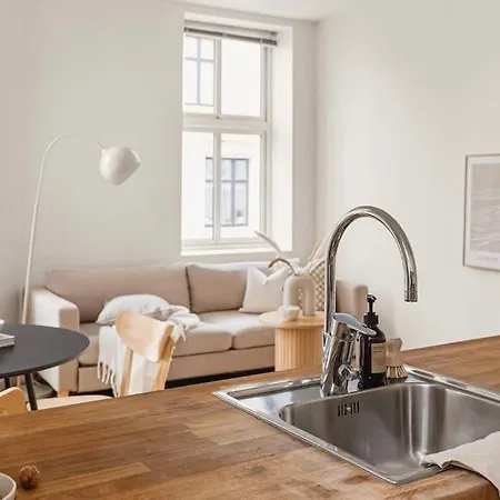 Lejlighed Centrally Located - Beautiful & Bright