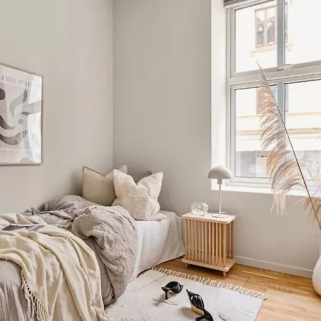 Centrally Located - Beautiful & Bright Bergen