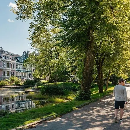 Centrally Located - Beautiful & Bright Lejlighed Bergen